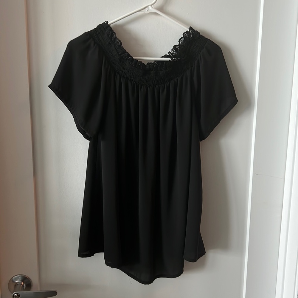 Black lace off the shoulder Octavia top